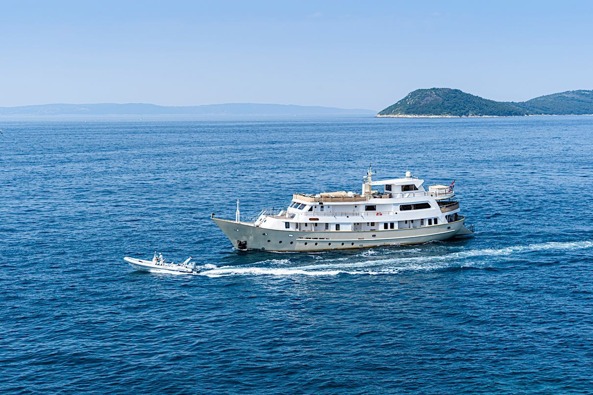 Go 1214 - Night Cruise Ship - 39m