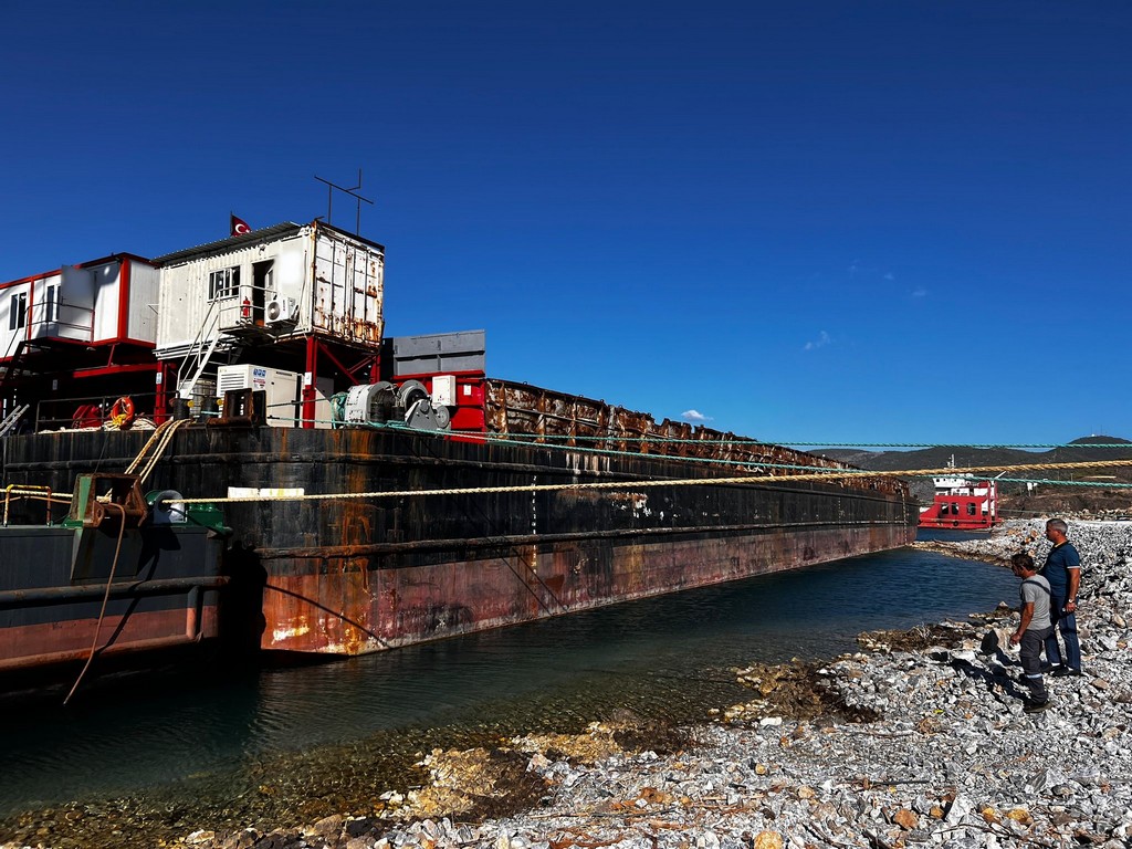 Go 1517 - Flat top deck barge - 92m