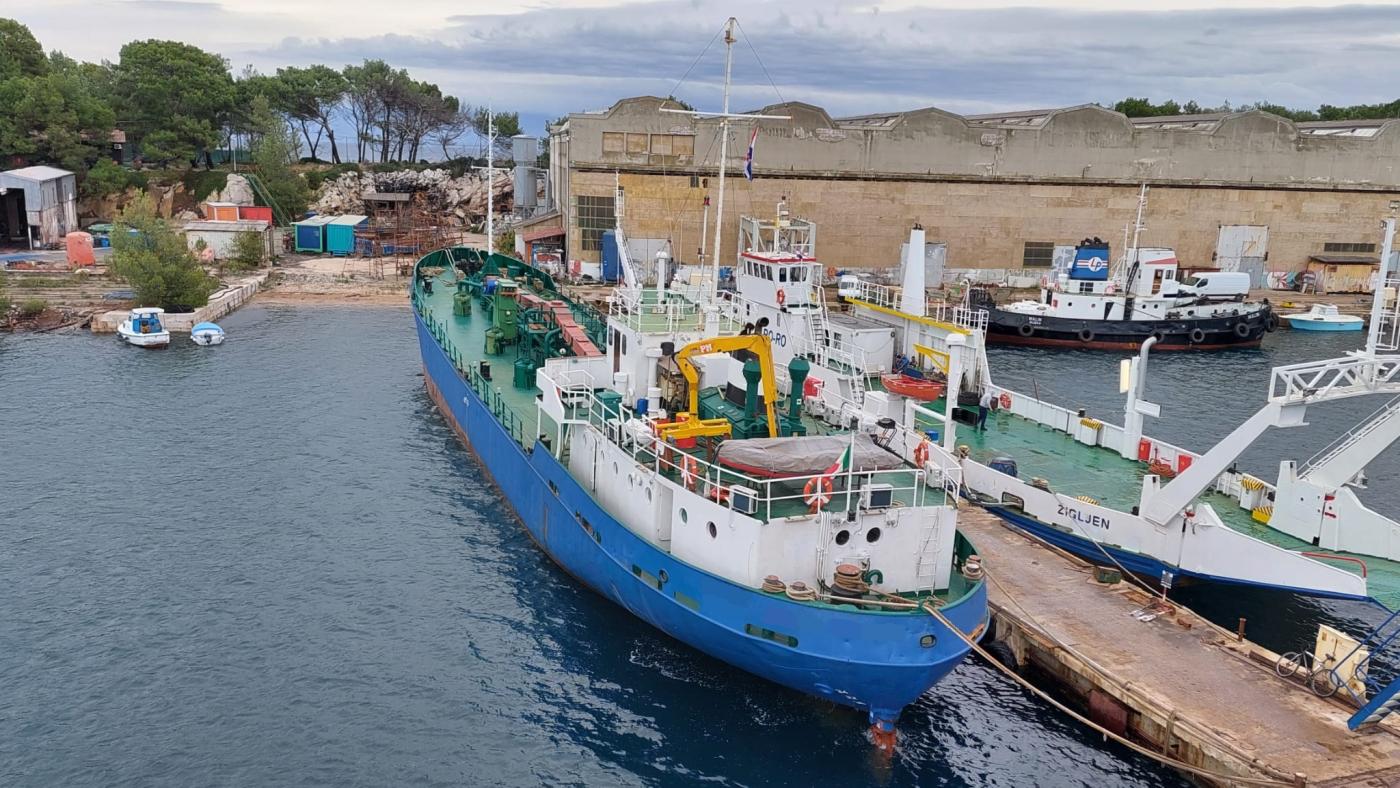 Go 1540 - Cement Carrier - 58m