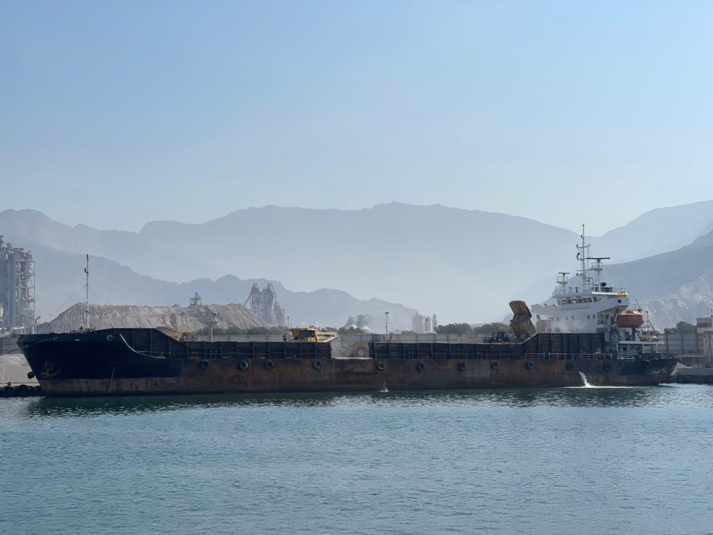 Go 1552 - Deck Barge - 106m