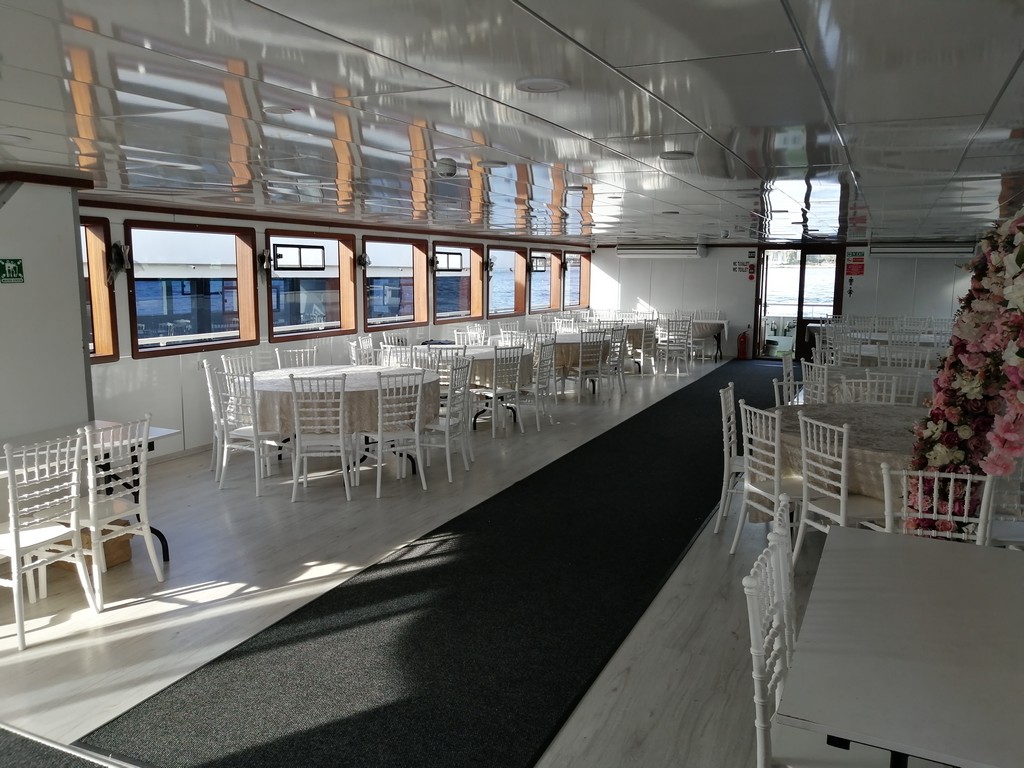 Go 1581 - Day Cruise Ship - 21m