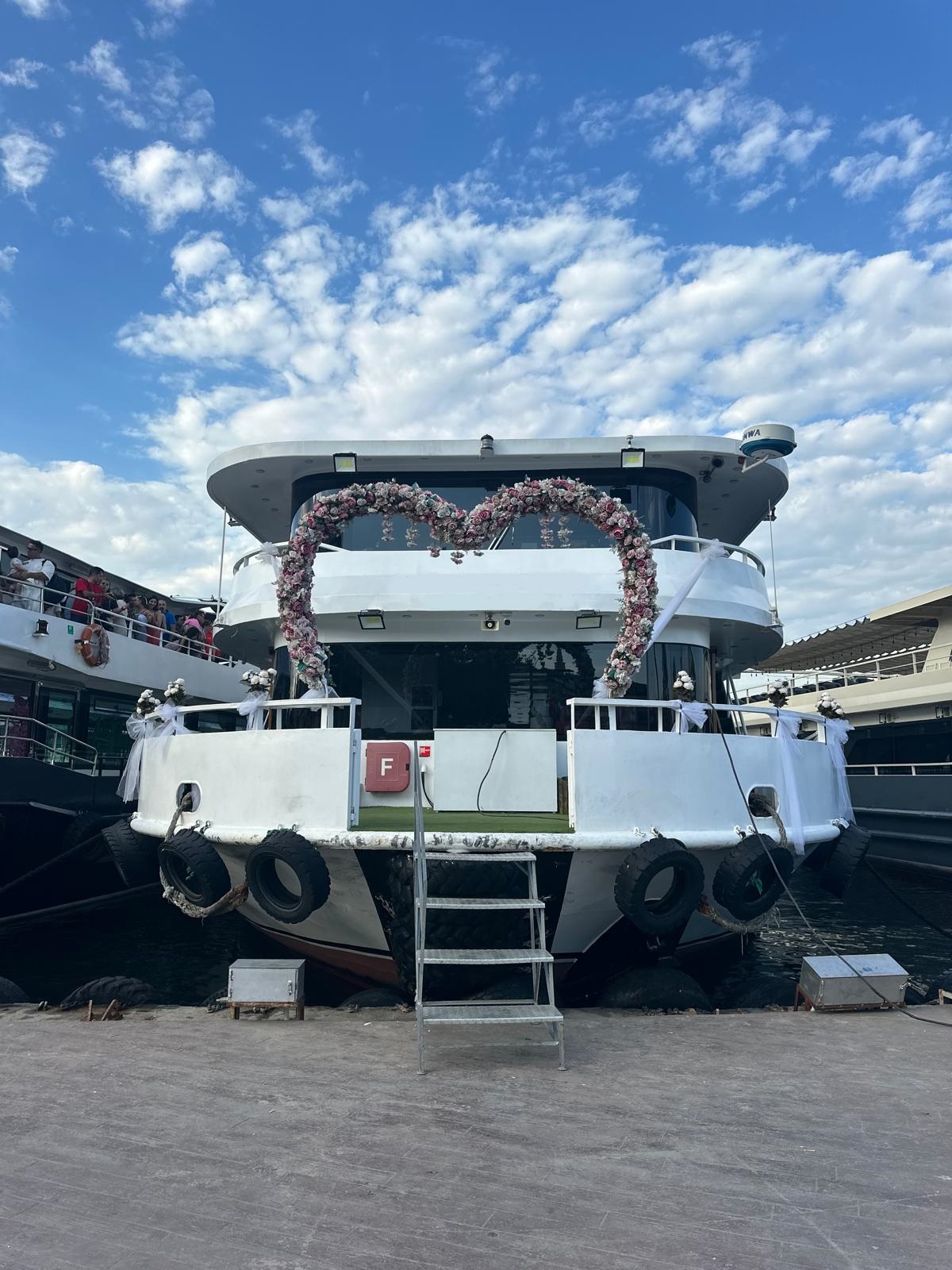 Go 1581 - Day Cruise Ship - 21m