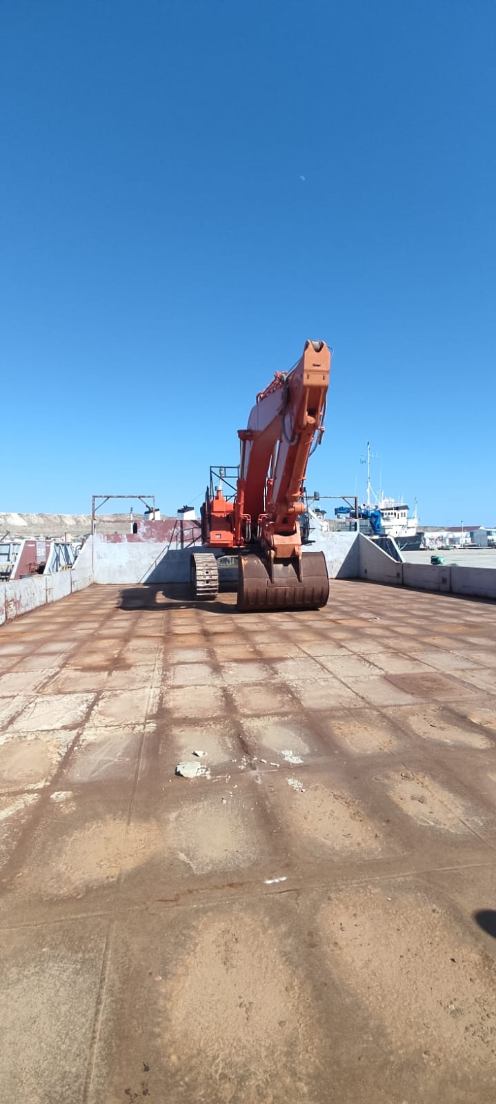 Go 1603 - Flat top deck barge - 85m