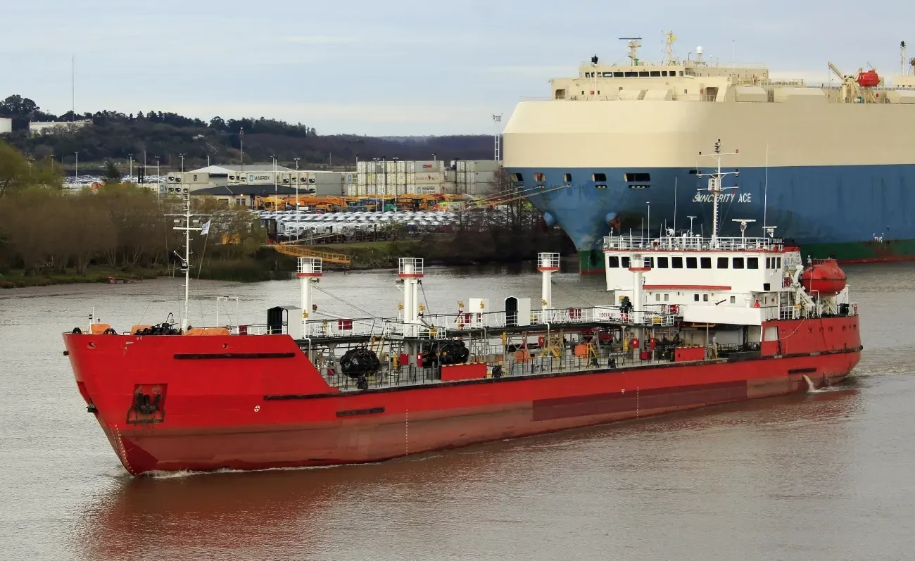 Go 1754 - Oil Product Tanker - 121m