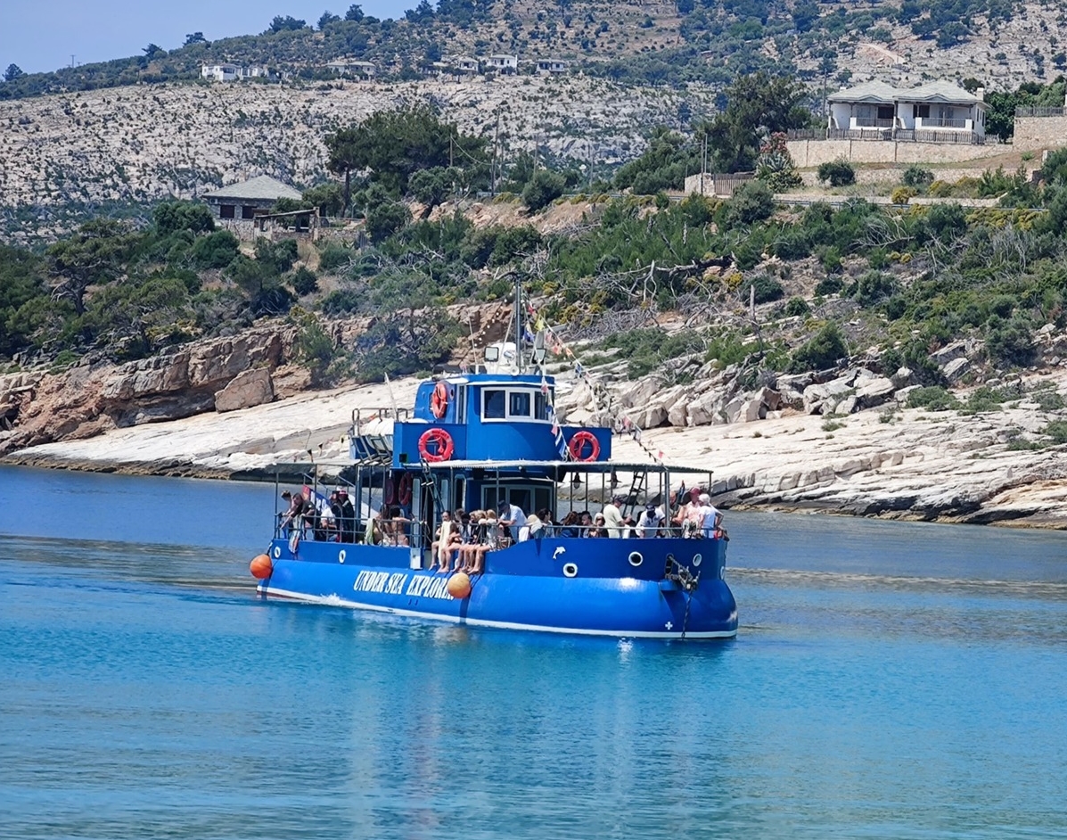 Go 1766 - Day Cruiser / Glass-Bottom boat - 19m