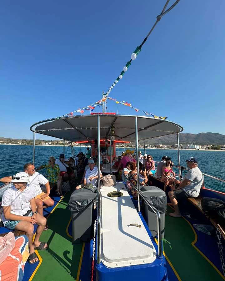 Go 1766 - Day Cruiser / Glass-Bottom boat - 19m