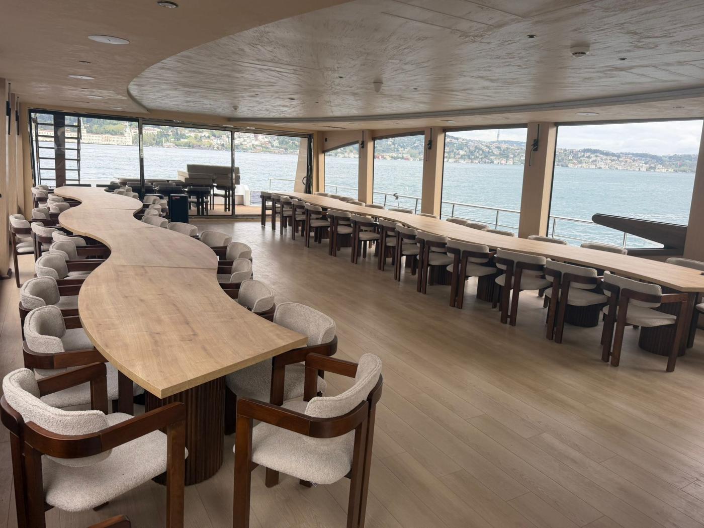 Go 1821 - Day Cruise Ship - 24m