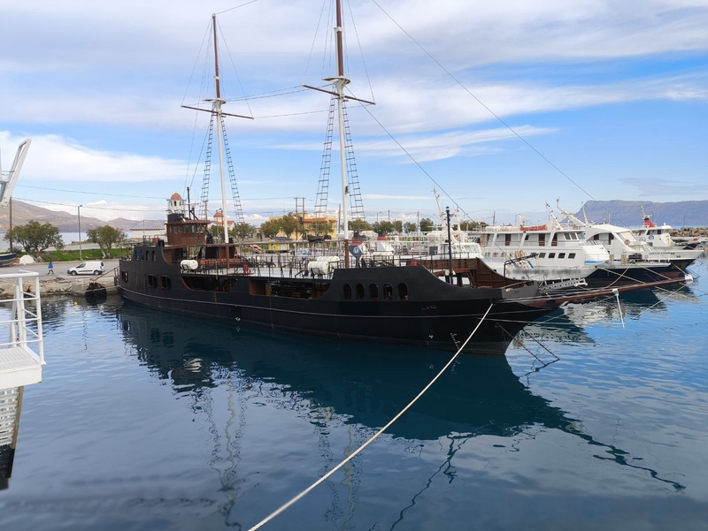 Go 1877 - Day Cruise Ship - 44m