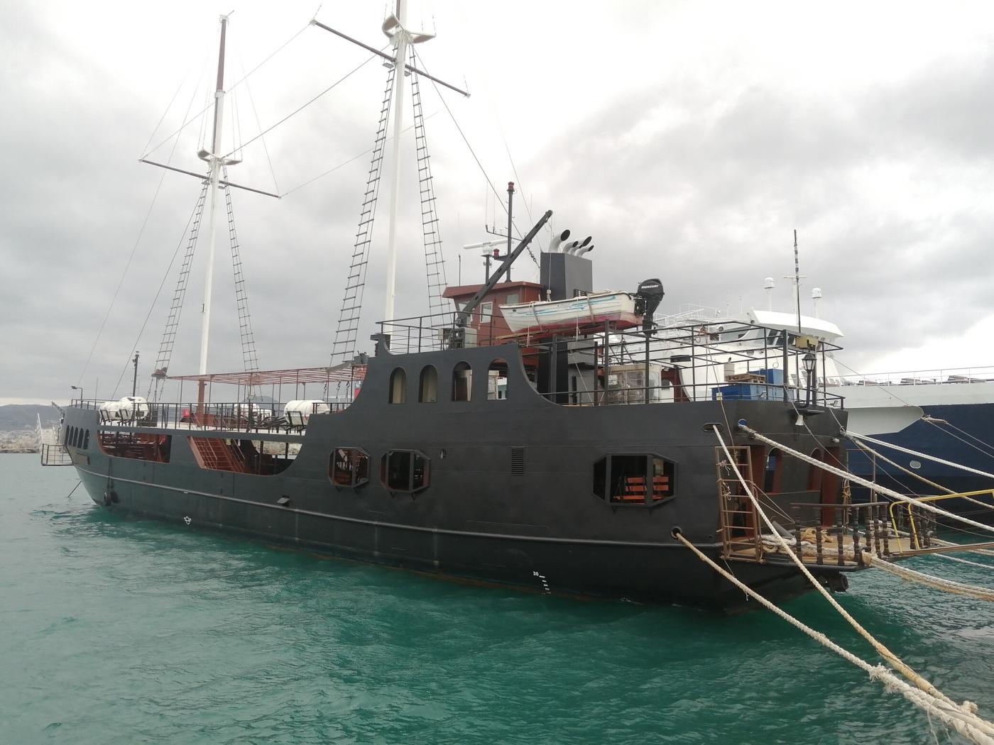 Go 1877 - Day Cruise Ship - 44m