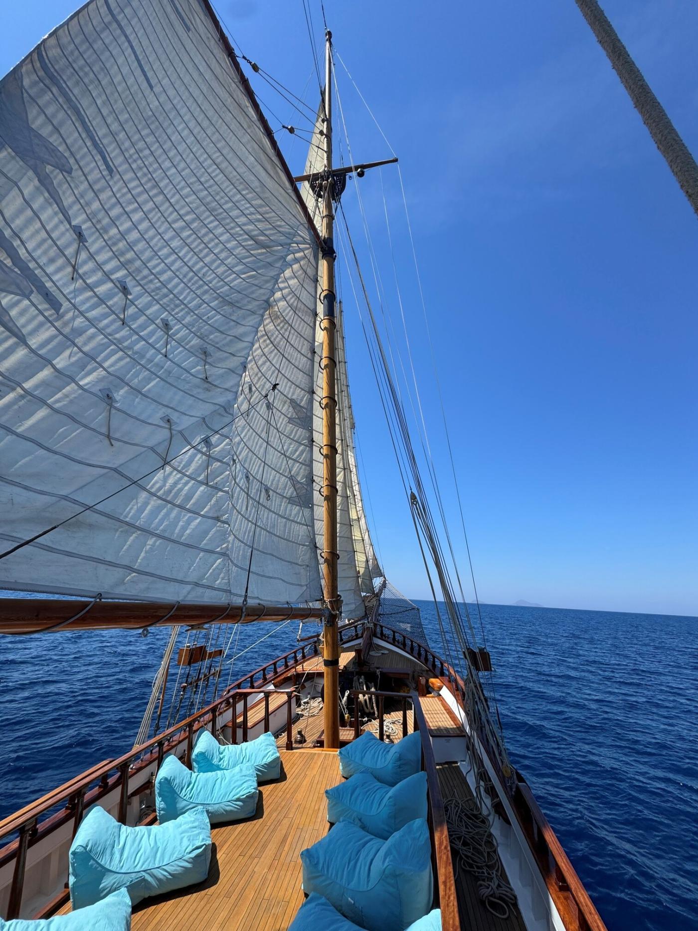 Go 1898 - Day Cruise Ship - 32m