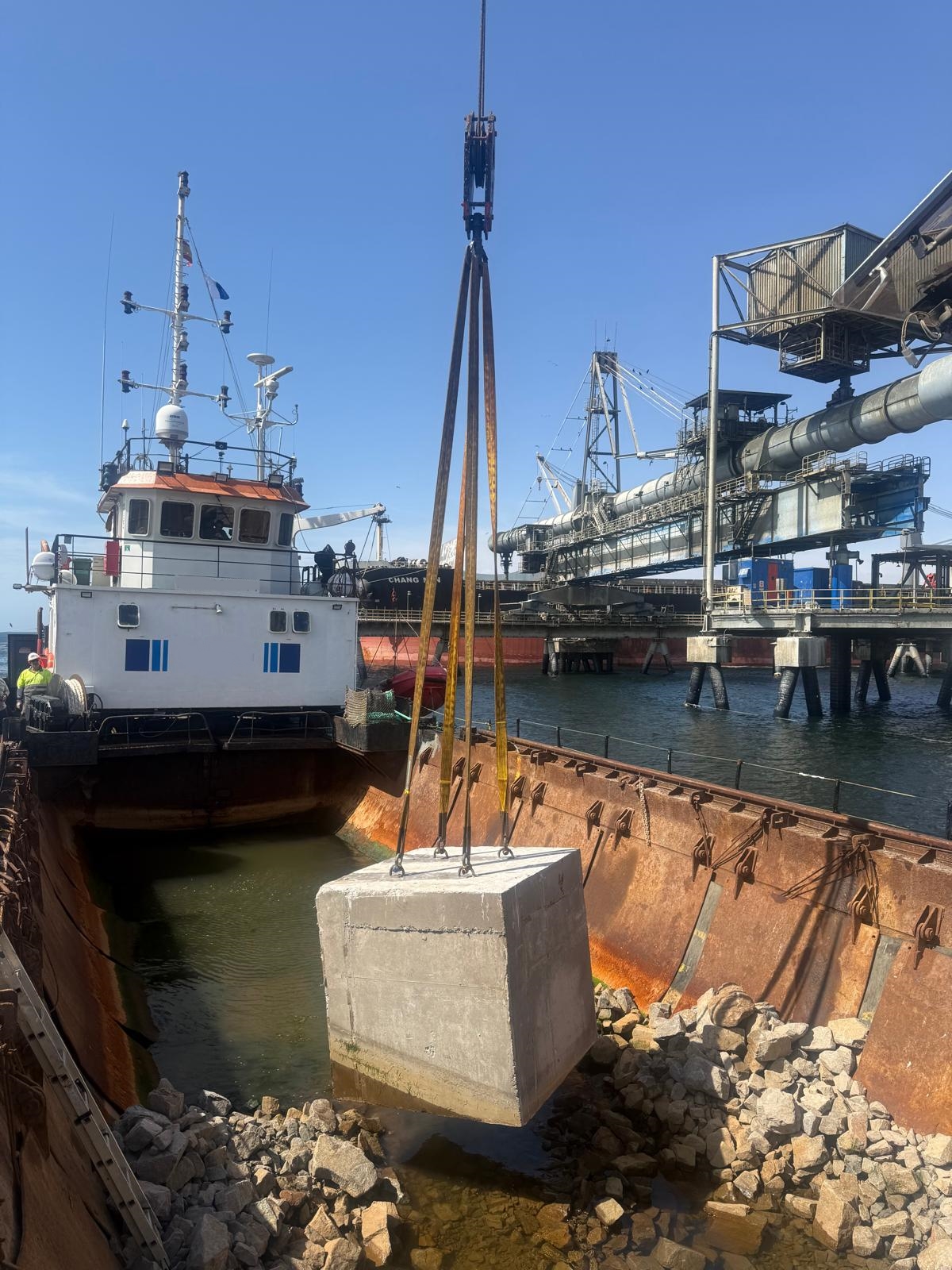 Go 0451 - Backhoe Dredger - 57m