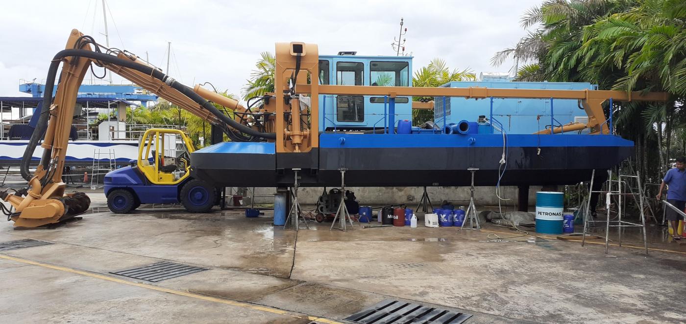 Go 0484 - Watermaster Dredger - 10m